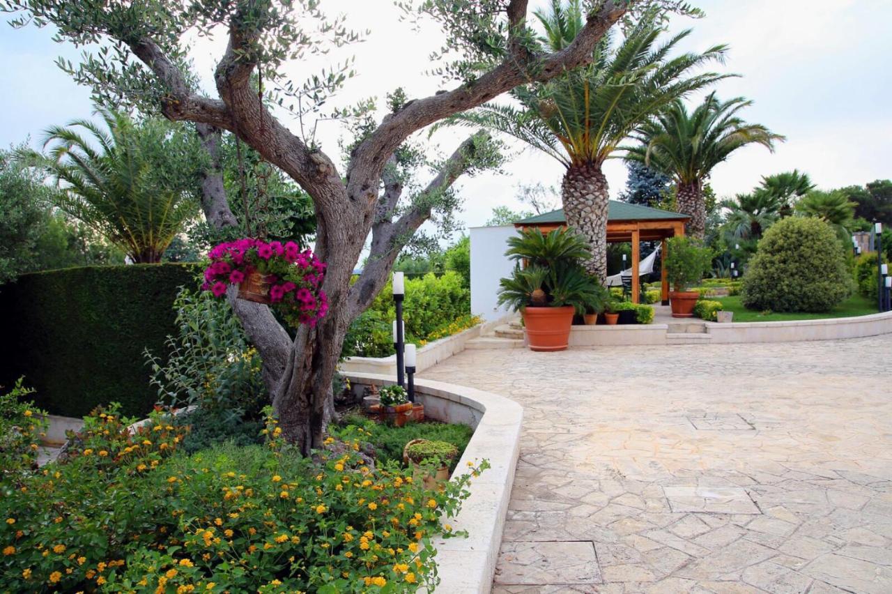 Trullo Al Monte Acomodação com café da manhã Ceglie Messapica Exterior foto